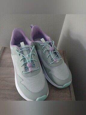 Athletic Works Mesh Bungee Sneakers Sz 4